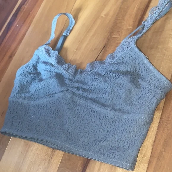 NWOT- GILLY HICKS UNLINED BRALETTE - SIZE SMALL - Picture 2 of 5